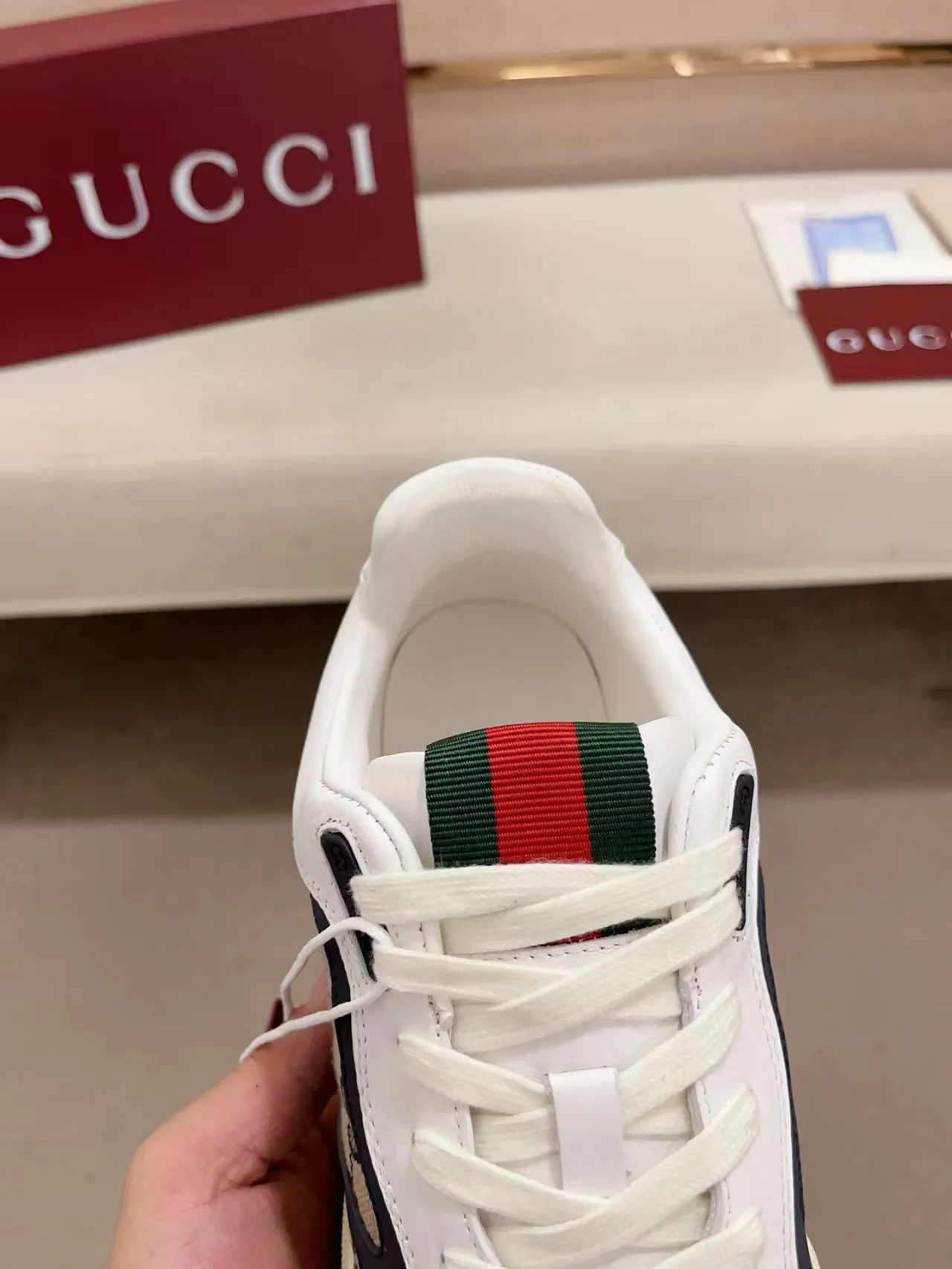 Factory price: 420💰Gucci new men's shoes GUCCI [Lightning] latest shoes are shipped. Original quality, fashionable, made of special materials, sheepskin lining, brand new packaging. The foot feels super comfortable and the workmanship is impeccable. Size: Men's 38-44, customized 45